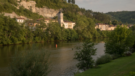 Cahors is essentially a peninsula, wrapped on three sides by the Tarn River. Walking along the river is lovely. 